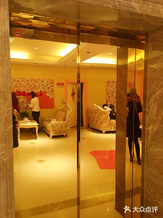 北京俪婴妇产医院(朝阳大悦城店)门面图片