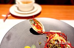 Pan-Fried Dalian Abalone with Rattan Pepper Aroma