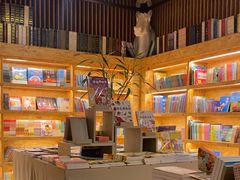 -新华里咖啡书吧(新华书店小寨店)