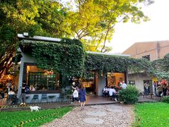 -莓园冰淇淋店