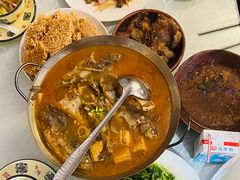 野生杂鱼锅-香乡美食府特色肥西老母鸡(三河古镇店)