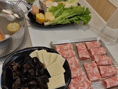 呷哺人气羔羊肉-呷哺呷哺 黄金牧场 (新中关购物中心店)