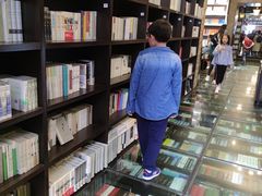 -钟书阁(松江泰晤士小镇店)