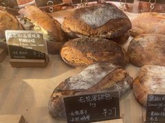 -天井·丑面包搭咖啡