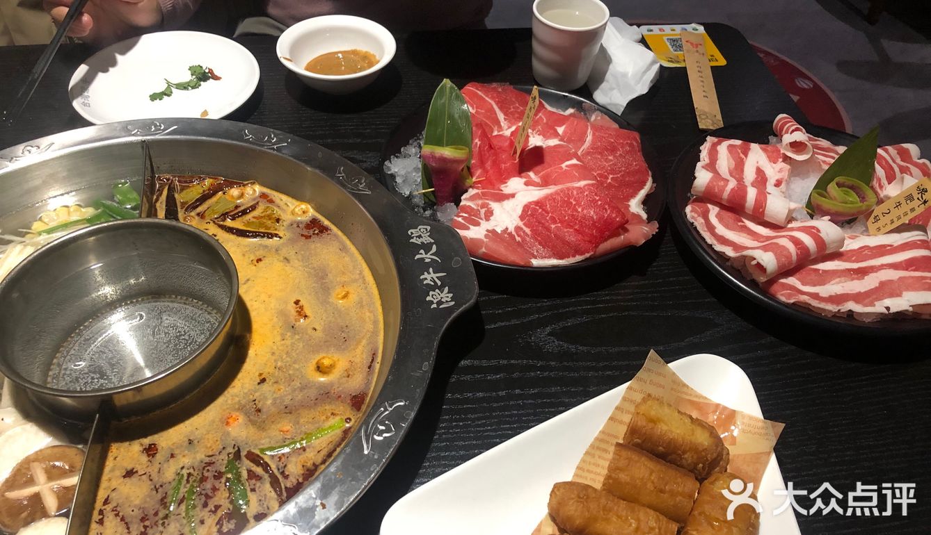 矿泉水锅底的台湾火锅