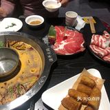 矿泉水锅底的台湾火锅