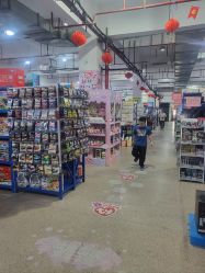 -逝水玩具折扣店