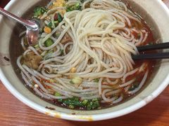 -爆炸头阿姨小四川正宗川味小吃(无任何分店)