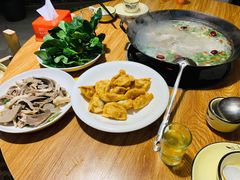 -茸梅路右拐龙虾-农家菜(松江店)