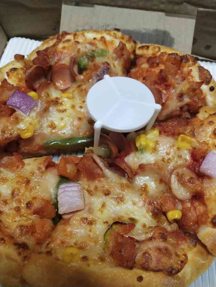 尊宝比萨(六元素店)-"中午去到那边,人不是很多,环境还不错,我.