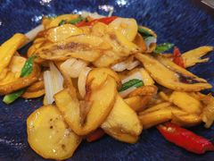 野芫荽炒牛肝菌-半山腰·云南菜(侨福芳草地店)