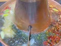 -果松木炭酸菜铜火锅·外婆参鸡汤