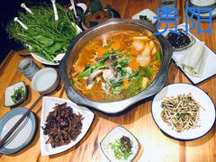 -野山舂·贵州现舂酸汤火锅(鸿通城店)