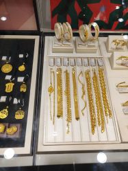 -周大福 CHOW TAI FOOK(新世界百货崇文店)