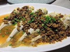 外婆菜蒸小黄鱼-东南里湖景餐厅·新闽菜(浦西万达店)