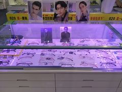 -提一眼镜·蔡司·依视路(小寨店)