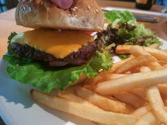 经典牛肉汉堡-ZEMOCAFE·FUSION FOOD(西交利物浦店)