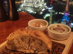 餐前脆面包-上海柏悦酒店·世纪100牛排馆