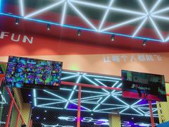 -爱蹦iBOON蹦床运动馆(江汉店)