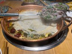 -洱火云南酸菜牛肉火锅(石景山当代商城店)