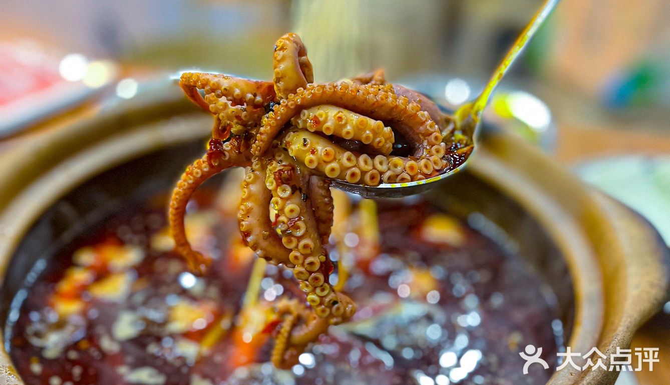 瓦小灶老火锅｜一家海鲜吃到嘴里还在弹的炭火火锅店