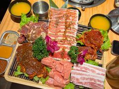 -极简·炭火烤肉主题餐厅·龙虾烧烤·烤羊排(宝龙店)