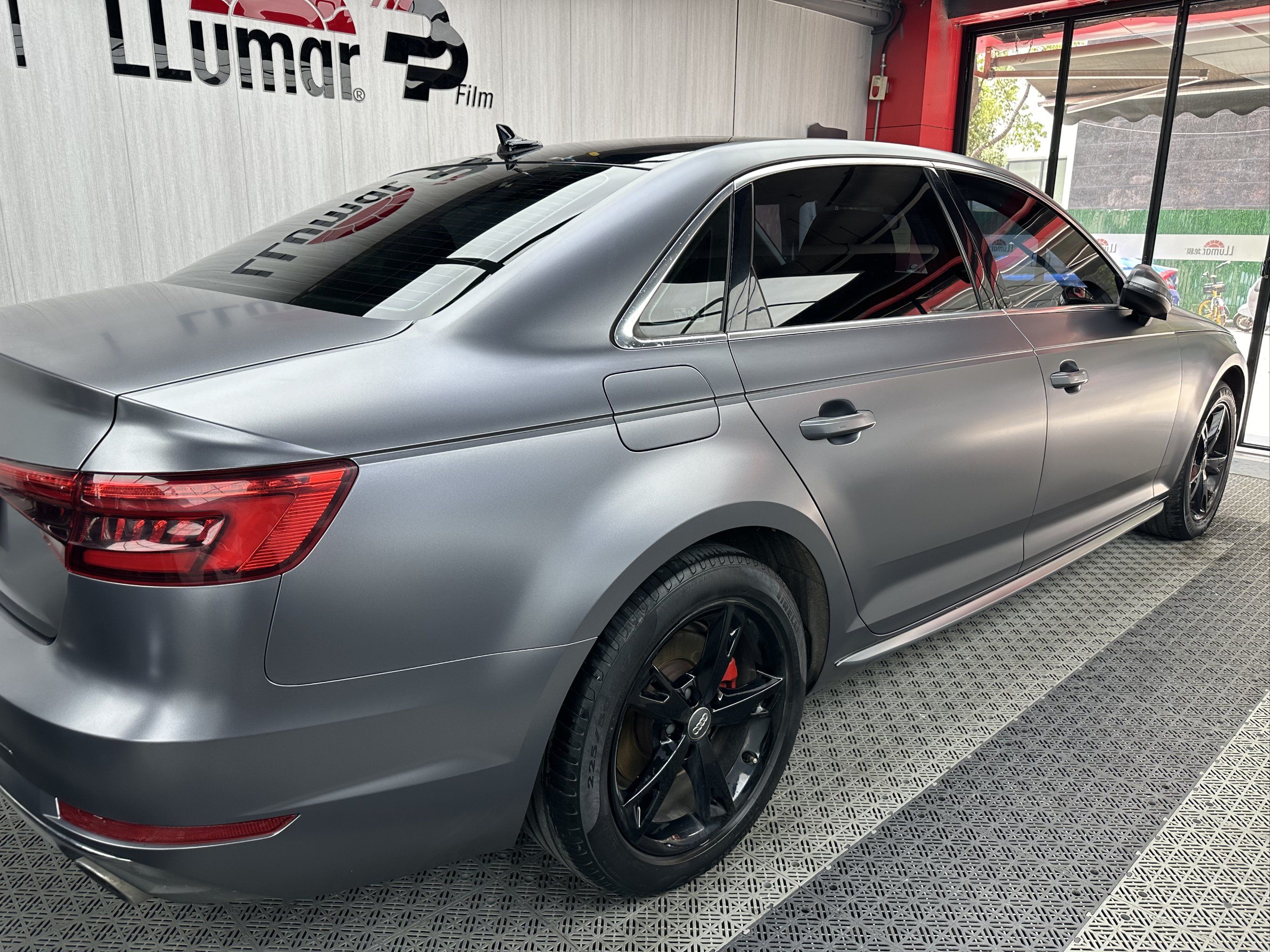 奥迪a4l 
#电光amg山灰 
#车友汇专业贴膜 
#汽车贴膜 #汽车改