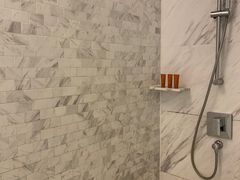 -上海滴水湖皇冠假日酒店