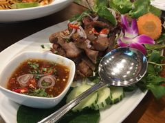-Chom Cafe and Restaurant