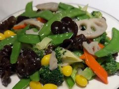 -嗨辣小聚·盘锦河蟹·海鲜烧烤龙虾(盘锦十年好店)