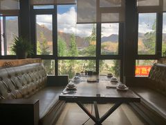 靠窗位-思金拉措庄园藏餐(太阳岛店)