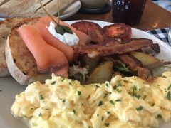 -ROAST coffee & eatery