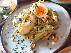 牛油果煮蛋吐司-RAC BAR(安福路店)