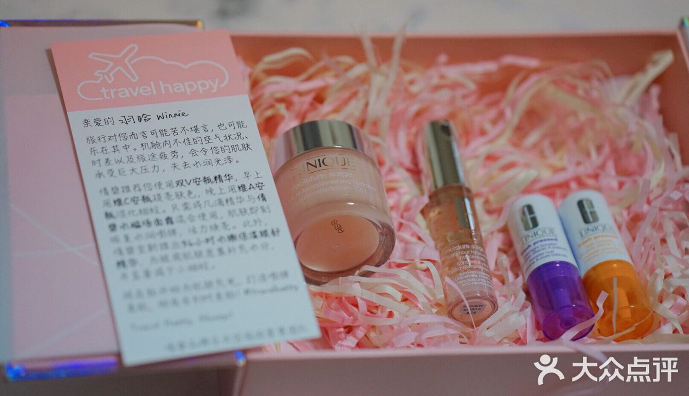 飞机上的空气总是让人觉得干燥，仿佛有一个抽湿器