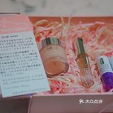 飞机上的空气总是让人觉得干燥，仿佛有一个抽湿器