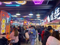 等位区-八一好吃街·高品美食广场