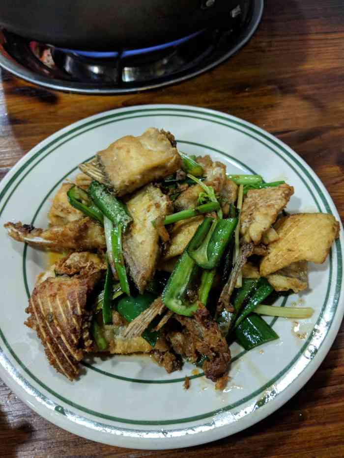 均安鱼庄(芳村总店)-"做顺德菜为主的一家大排档.好大,好多人.