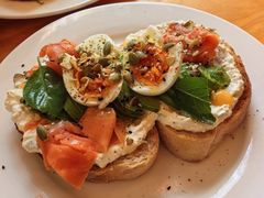 三文鱼牛油果吐司-Egg•Allday Brunch(襄阳北路店)