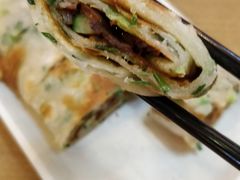 葱饼卷牛肉-台北楚楚园馅饼粥(虹桥南丰城店)