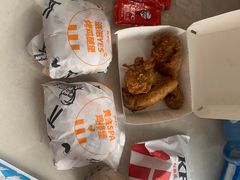 -蜜雪冰城(万达广场外B号门门口外集装箱店)