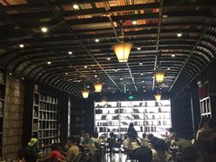 -钟书阁(松江泰晤士小镇店)