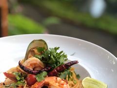 -Chom Cafe and Restaurant