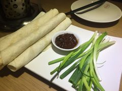 大饼卷大葱-吕氏疙瘩汤·海鲜新鲁菜(凯德mall新都心店)