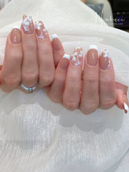 -花岐款式专研健康美甲沙龙