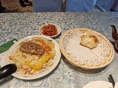 块肉抓饭-巴扎美食·新疆菜·西域歌舞表演餐厅(新疆大厦店)