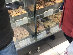 面包甜点陈列柜-上海哈尔滨食品厂(淮海中路店)