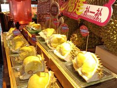 -雍容荟帝王蟹活龙虾展台自助(IFS黑金店)