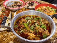 -爆炸头阿姨小四川正宗川味小吃(无任何分店)