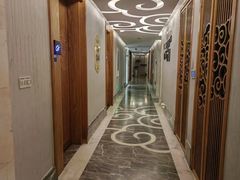 -新盈光·云会所(百丈东路店)