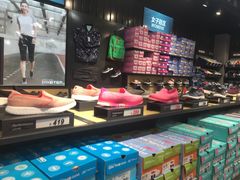 -SKECHERS 斯凯奇(上海国际时尚中心店)